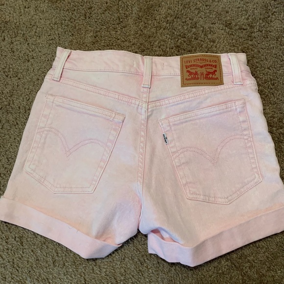 Levi’s Wedgie Shorts - Picture 6 of 6